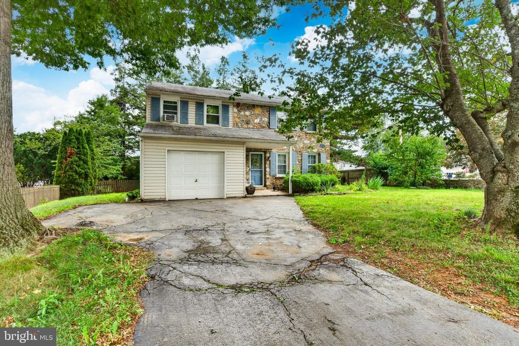 618 CREEKSIDE LN, Wallingford, PA 19086