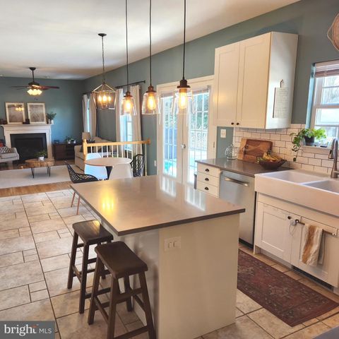 6 SUNSTONE DR, Fredericksburg, VA 22406