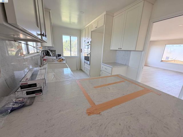 9155 Crest Ave, Oakland, CA 94605