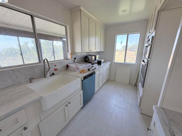 9155 Crest Ave, Oakland, CA 94605