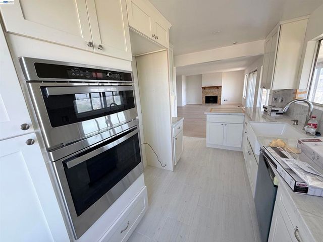 9155 Crest Ave, Oakland, CA 94605