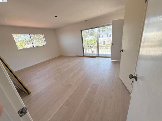 9155 Crest Ave, Oakland, CA 94605