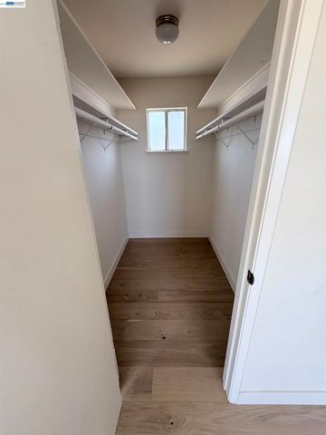 9155 Crest Ave, Oakland, CA 94605