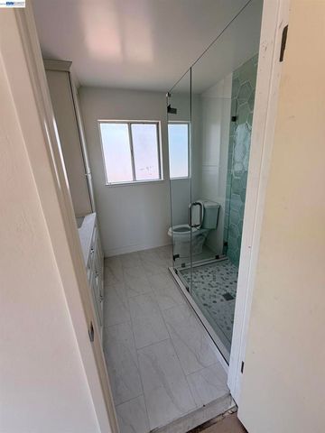 9155 Crest Ave, Oakland, CA 94605