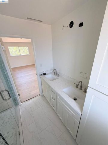 9155 Crest Ave, Oakland, CA 94605