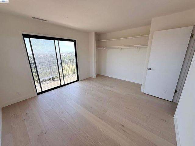 9155 Crest Ave, Oakland, CA 94605