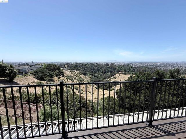 9155 Crest Ave, Oakland, CA 94605
