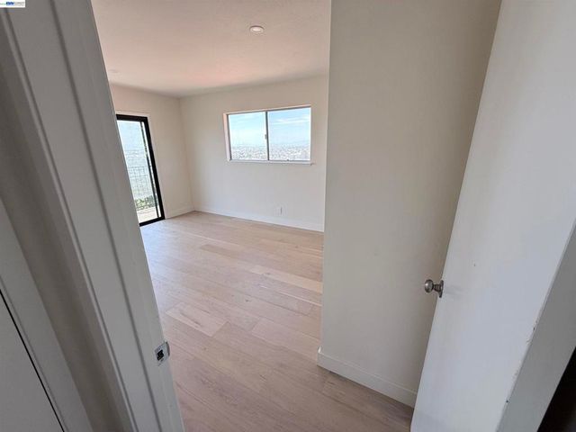 9155 Crest Ave, Oakland, CA 94605