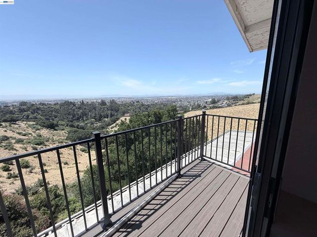 9155 Crest Ave, Oakland, CA 94605