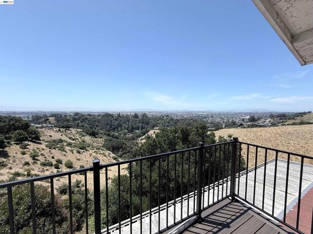 9155 Crest Ave, Oakland, CA 94605