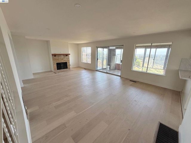 9155 Crest Ave, Oakland, CA 94605