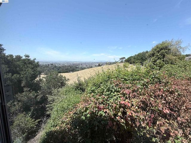 9155 Crest Ave, Oakland, CA 94605