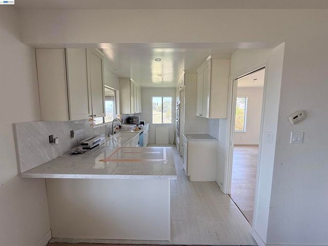 9155 Crest Ave, Oakland, CA 94605