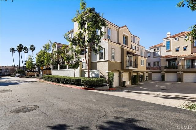 33 Via Pamplona, Rancho Santa Margarita, CA 92688