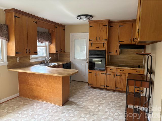 2137 23rd Street Drive SE, Hickory, NC 28602