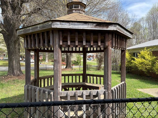 2137 23rd Street Drive SE, Hickory, NC 28602