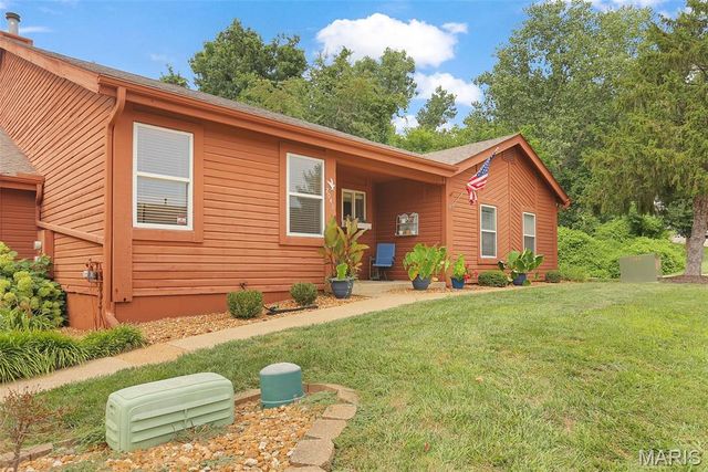 2041 Bayonne Drive 27C, St Charles, MO 63303
