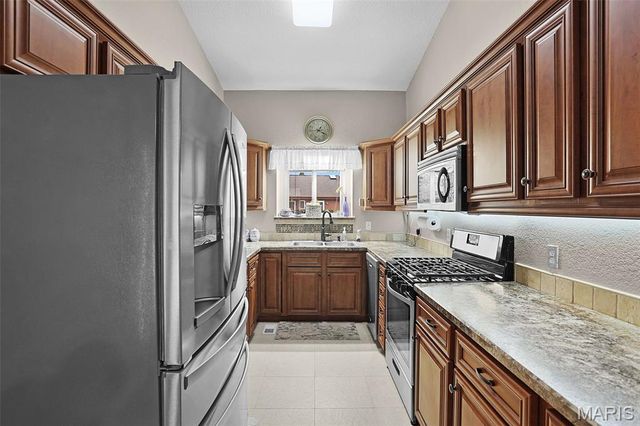 2041 Bayonne Drive 27C, St Charles, MO 63303