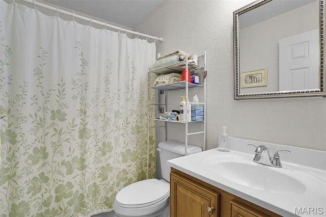 2041 Bayonne Drive 27C, St Charles, MO 63303