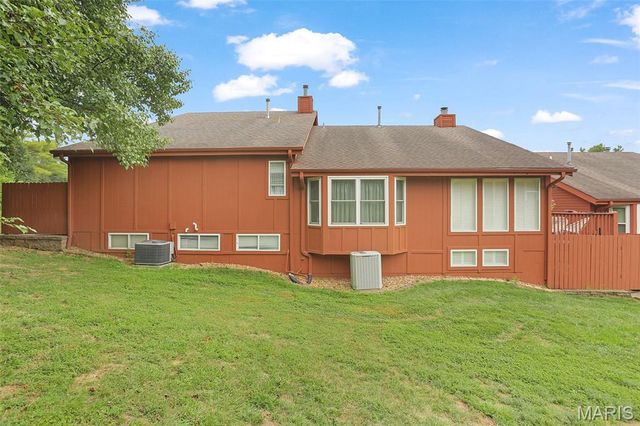 2041 Bayonne Drive 27C, St Charles, MO 63303