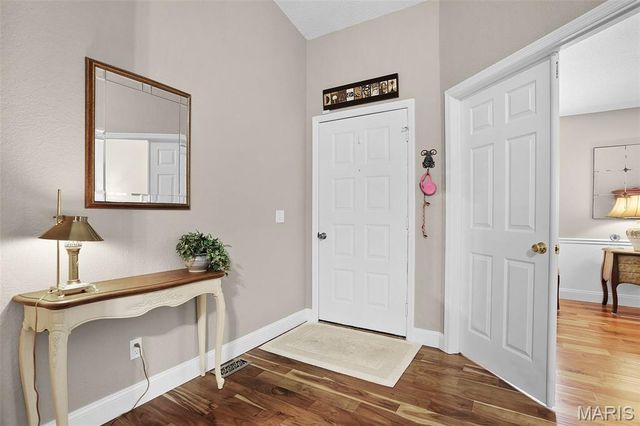 2041 Bayonne Drive 27C, St Charles, MO 63303