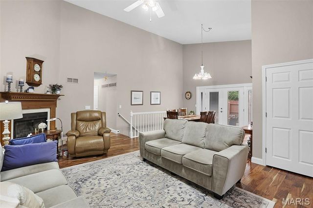 2041 Bayonne Drive 27C, St Charles, MO 63303