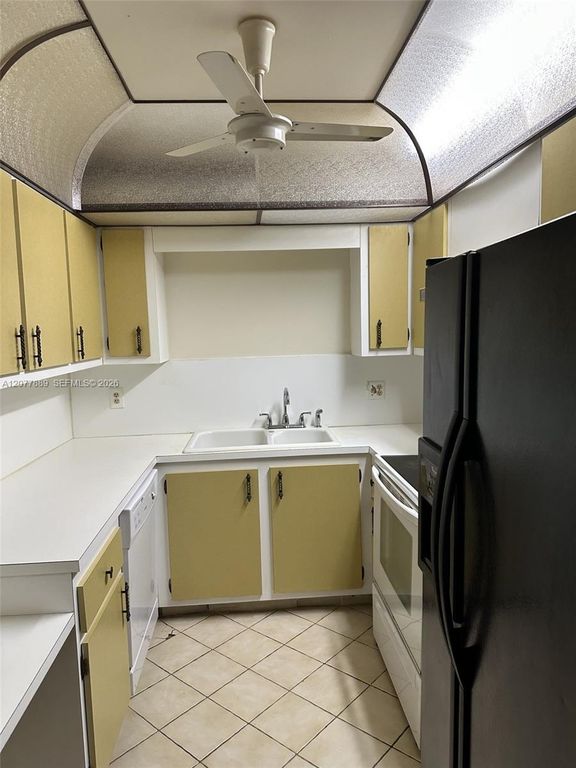 6061 N Falls Cir Drive 106, Lauderhill, FL 33319