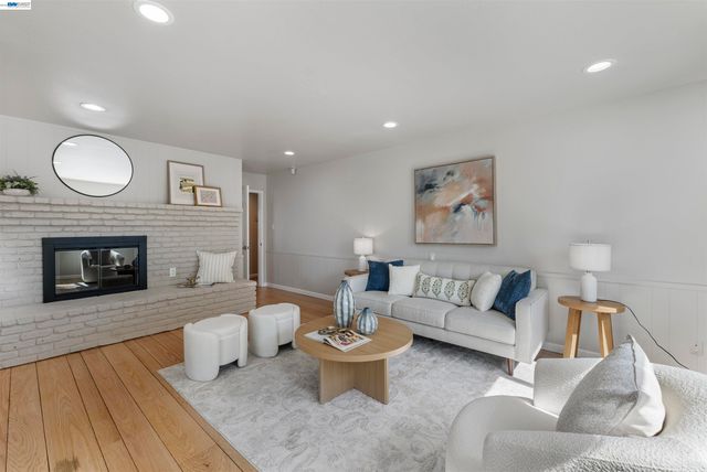 2624 Lakeview Dr, San Leandro, CA 94577