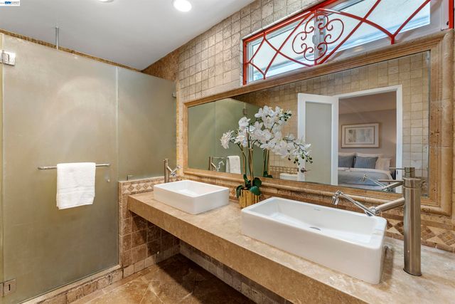 2624 Lakeview Dr, San Leandro, CA 94577
