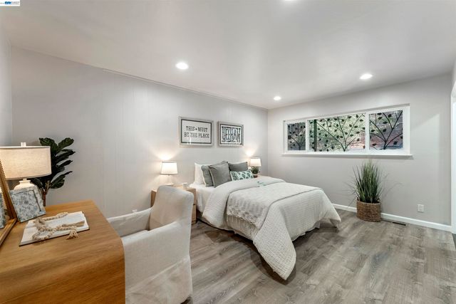 2624 Lakeview Dr, San Leandro, CA 94577