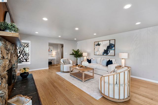 2624 Lakeview Dr, San Leandro, CA 94577