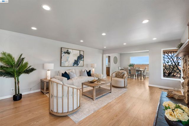 2624 Lakeview Dr, San Leandro, CA 94577