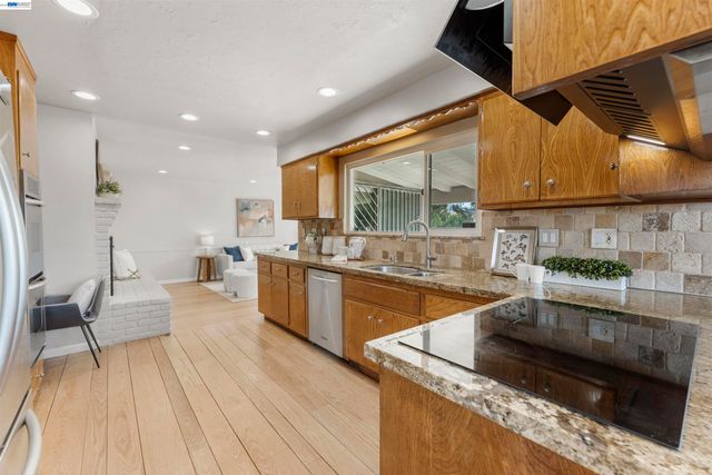 2624 Lakeview Dr, San Leandro, CA 94577