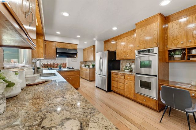 2624 Lakeview Dr, San Leandro, CA 94577