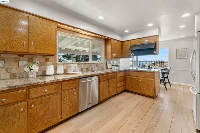 2624 Lakeview Dr, San Leandro, CA 94577