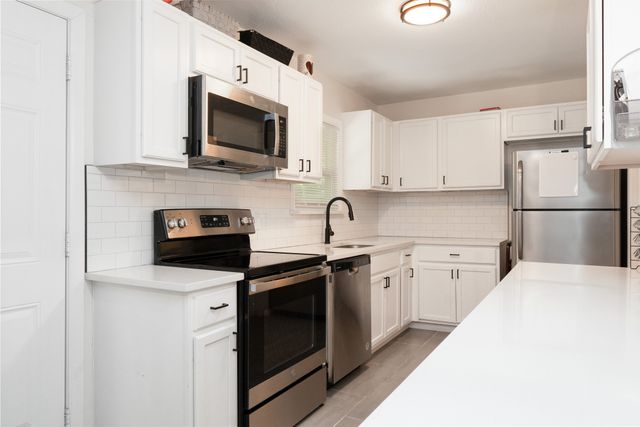 5205 Stephanie Drive, Haltom City, TX 76117