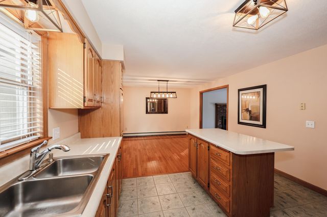 40 Joanne Drive, Hooksett, NH 03106