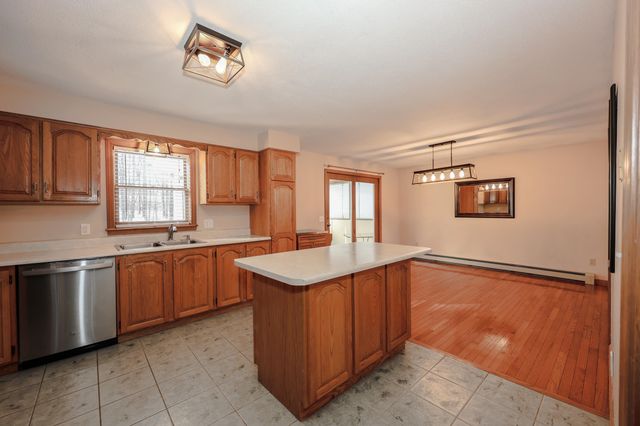 40 Joanne Drive, Hooksett, NH 03106