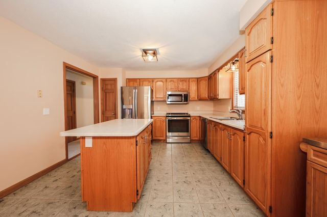 40 Joanne Drive, Hooksett, NH 03106