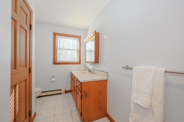 40 Joanne Drive, Hooksett, NH 03106