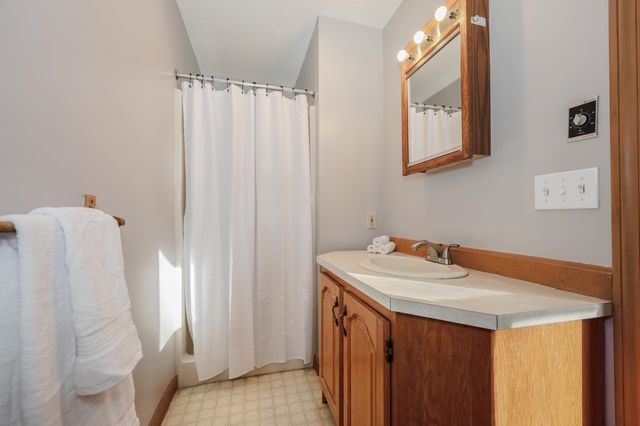 40 Joanne Drive, Hooksett, NH 03106