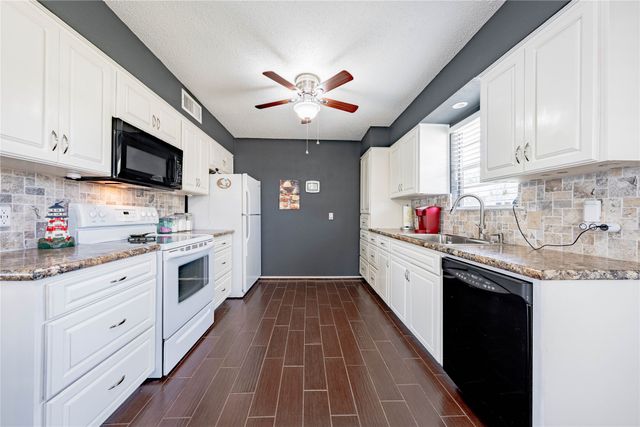 115 Dolly Drive, Mabank, TX 75156