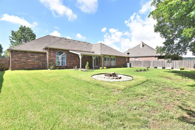 1004 E Fargo Street S, Broken Arrow, OK 74012