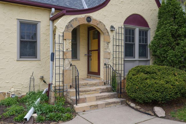 2095 James Avenue, Saint Paul, MN 55105