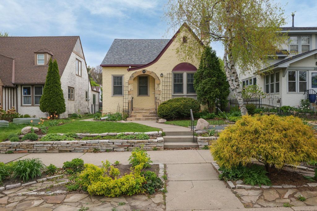 2095 James Avenue, Saint Paul, MN 55105