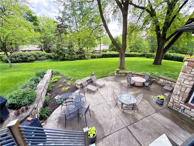 9703 Overbrook Road, Leawood, KS 66206