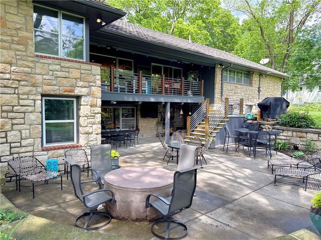 9703 Overbrook Road, Leawood, KS 66206