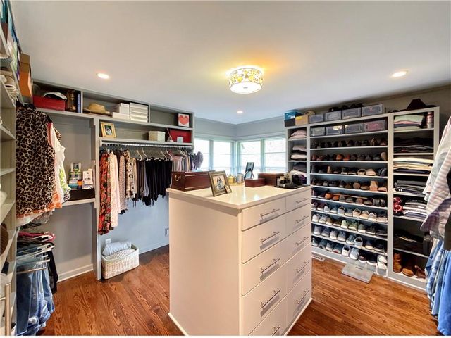 9703 Overbrook Road, Leawood, KS 66206