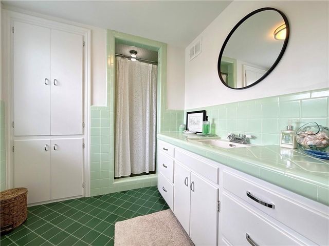 9703 Overbrook Road, Leawood, KS 66206