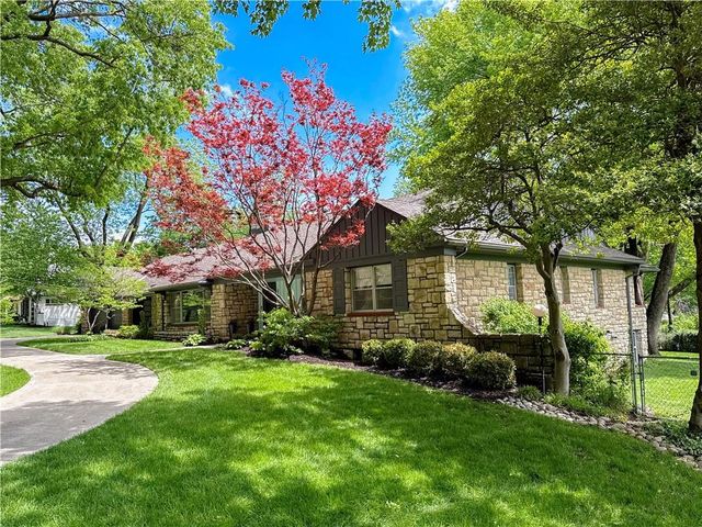 9703 Overbrook Road, Leawood, KS 66206